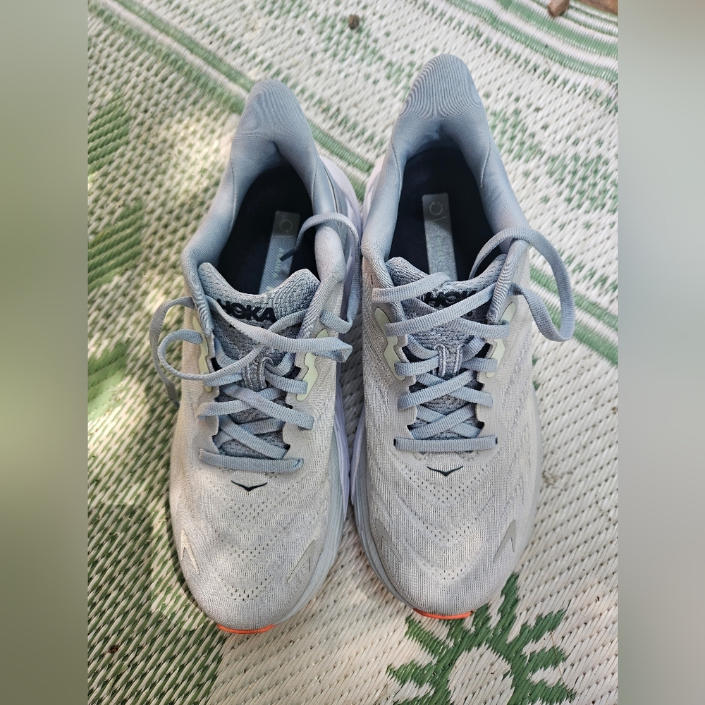 Hoka Arahi 6 Gray Running Shoes